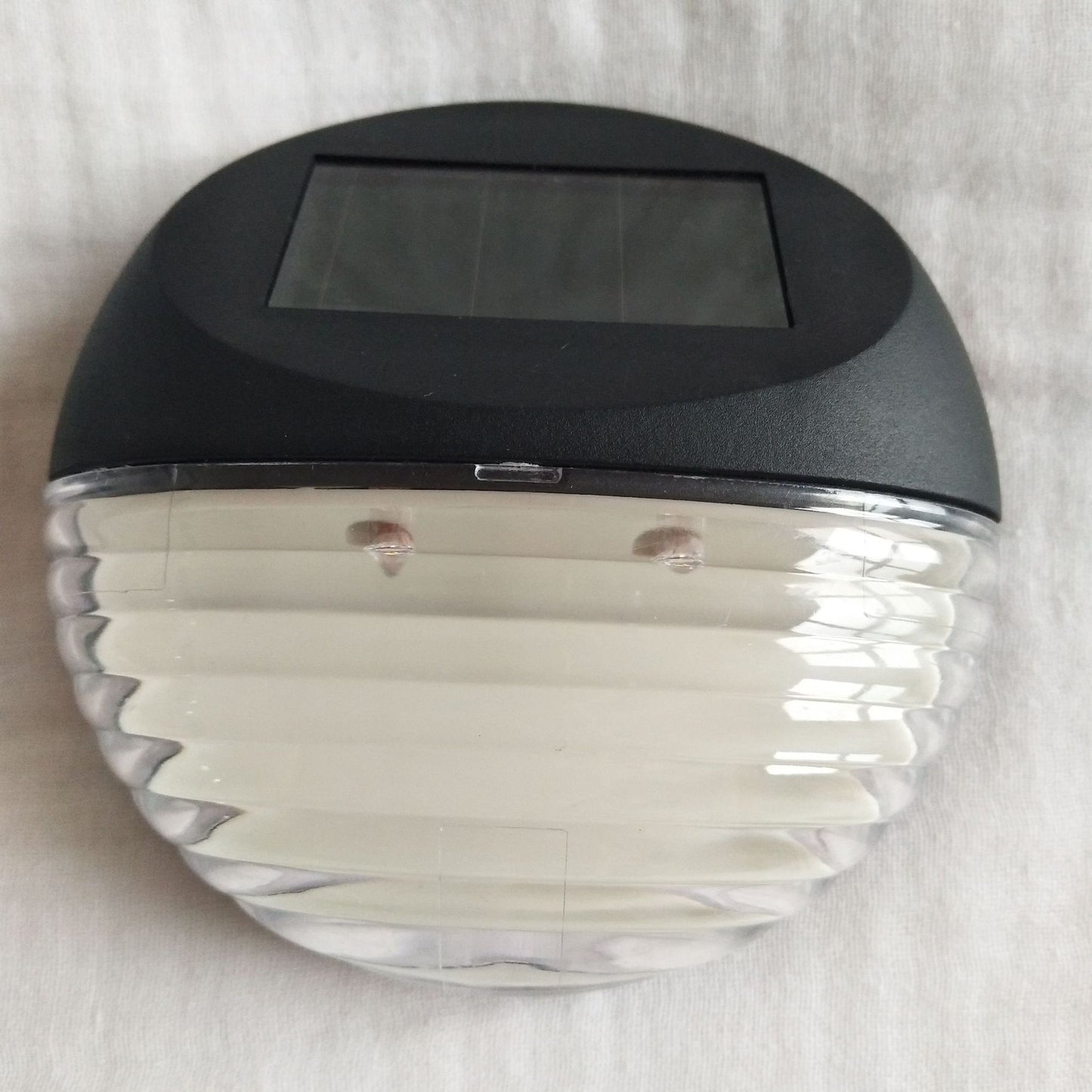 Solar wall light